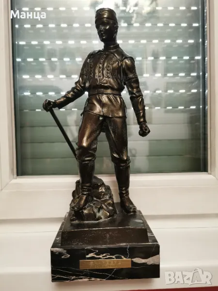 Бронзова скулптура миньор с кирка, снимка 1