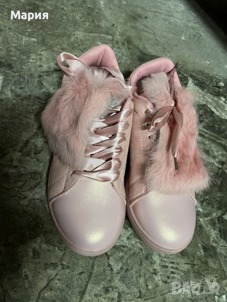 Розови перлени кецове с естествен пух отгоре, снимка 1