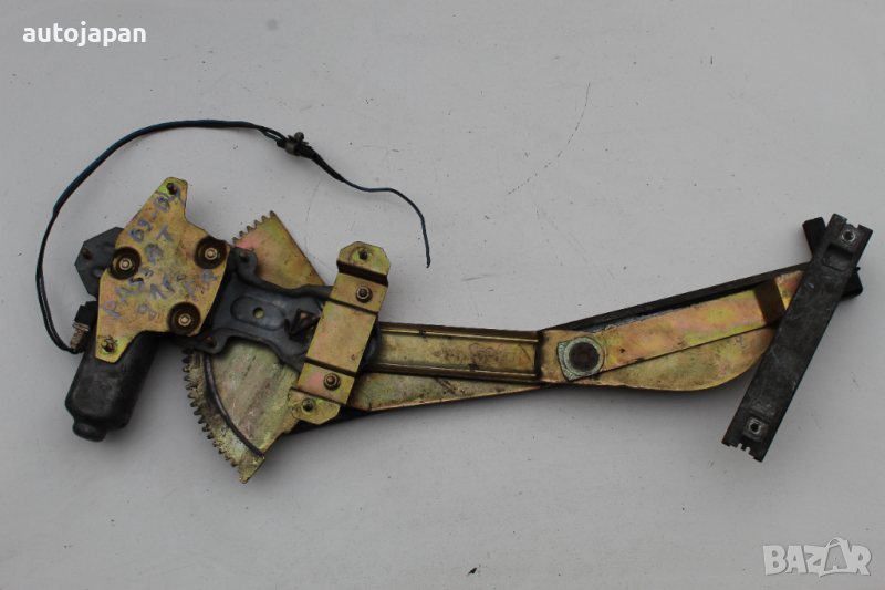 Преден десен електрически стъклоповдигач Фолксваген пасат б3, б4 91г Volkswagen passat b3, b4 1991, снимка 1