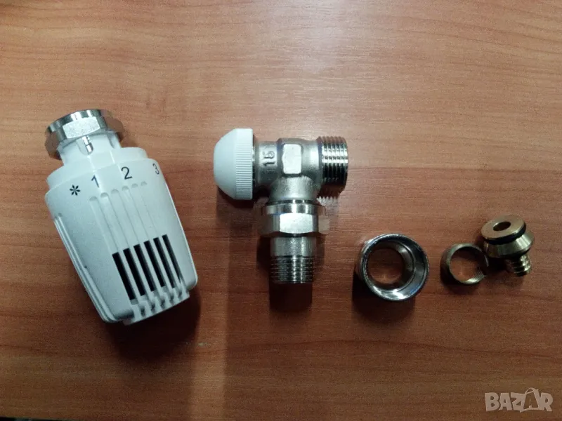 НОВ! Термостатичен ъглов вентил с термоглава и адаптор Herz , снимка 1