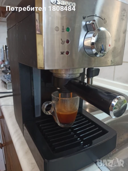 Кафе машина Саеко Поемия с ръкохватка крема диск, работи перфектно и прави супер кафе с каймак , снимка 1
