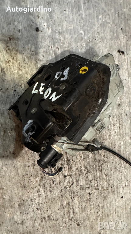 Брава за врата на Seat Leon 2009 - 1P0839015, снимка 1