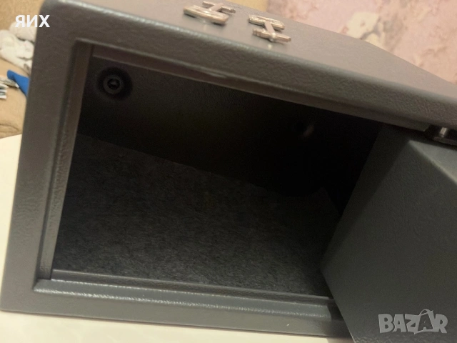 Метална каса , снимка 3 - Сейфове и каси - 53748814