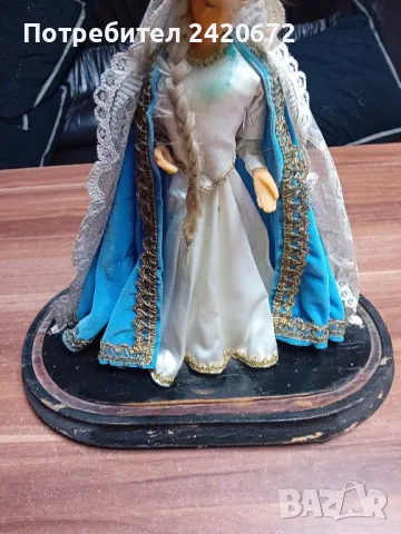 колекционерска  кукла на поставка