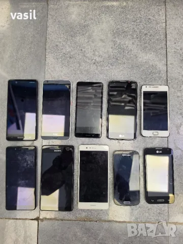 10 броя мобилни телефона от различни марки – Nokia, Samsung, LG, Sony, HTC, Huawei и Alcatel