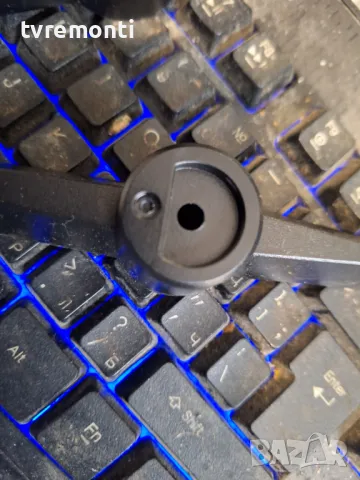 крачета оригинална стойка телевизор UNITED модел UN32322S, снимка 2 - Стойки, 3D очила, аксесоари - 49781765