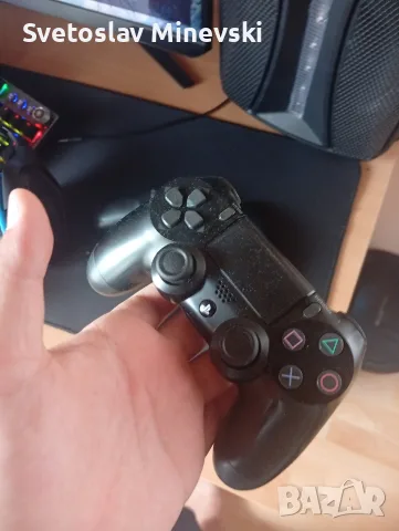 продавам PlayStation 4 pro с два джойстика захранващ кабел и няколко игри продажбата е поради ъпдейт, снимка 4 - PlayStation конзоли - 55949600