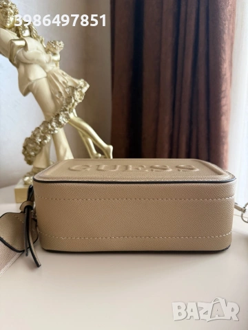 Дамска чанта Guess Нова, снимка 6 - Чанти - 53529066