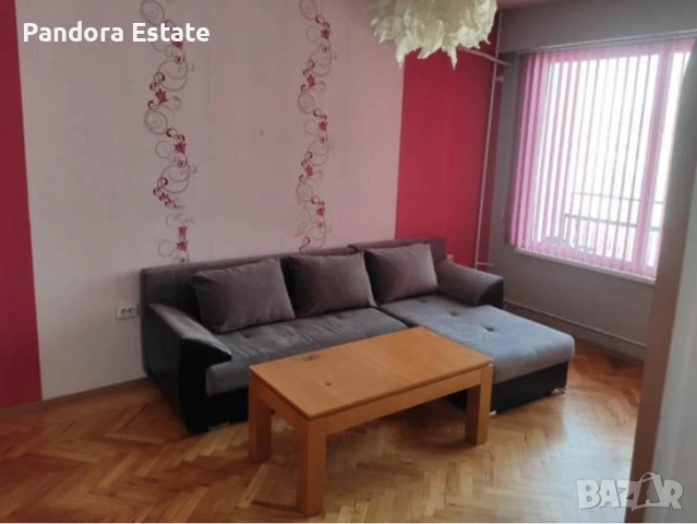 Продава двустаен апартамент в кв. Свобода