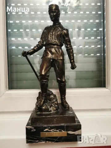 Бронзова скулптура миньор с кирка