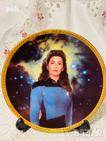 порцеланова чиния за стена