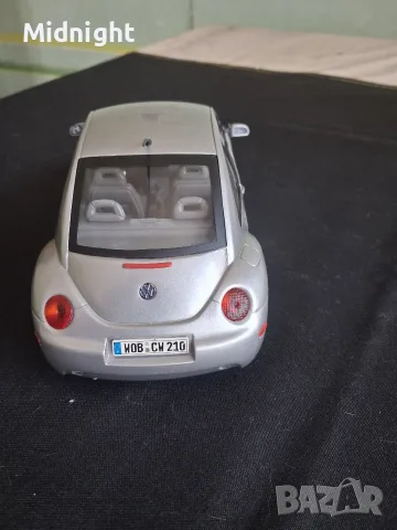 Volkswagen New Beatle 1:18, снимка 4 - Колекции - 55706394
