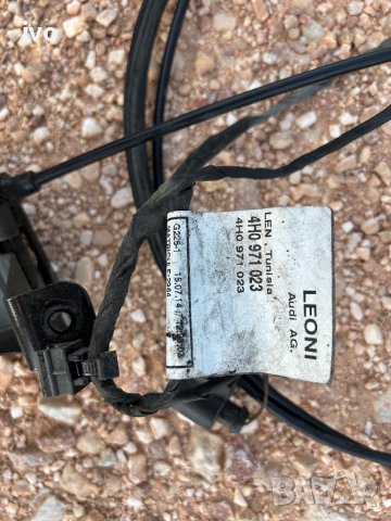 Заключалки преден капак Ауди А8, снимка 2 - Части - 41601449