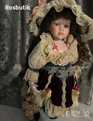 Старинна порцеланова кукла 