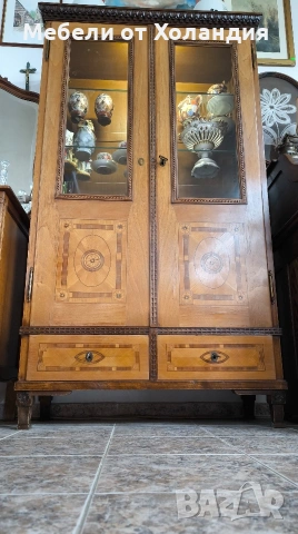 Антикварна витрина с интарзия, снимка 9 - Секции и витрини - 53722055