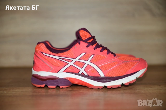 Asics Оригинални дамски маратонки 38 номер