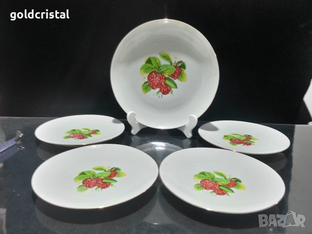 Стар български порцелан чинии с ягоди