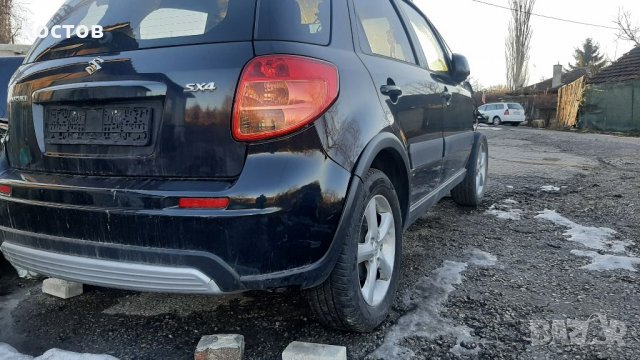 Сузуки Susuki SX4 останали много части.