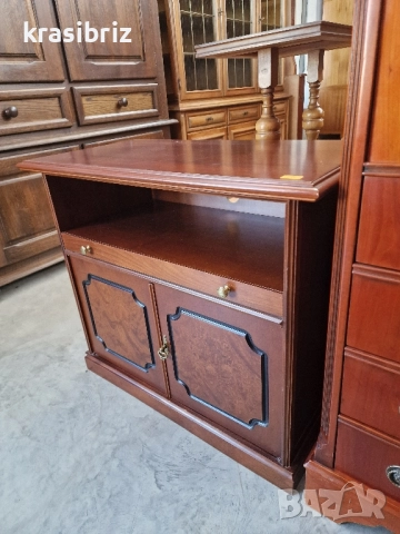 Масивен Тв Шкаф с въртящ се Плот-внос от Германия!, снимка 3 - Шкафове - 51766920