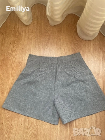 Къси панталони с камъчета, снимка 2 - Къси панталони и бермуди - 53735590