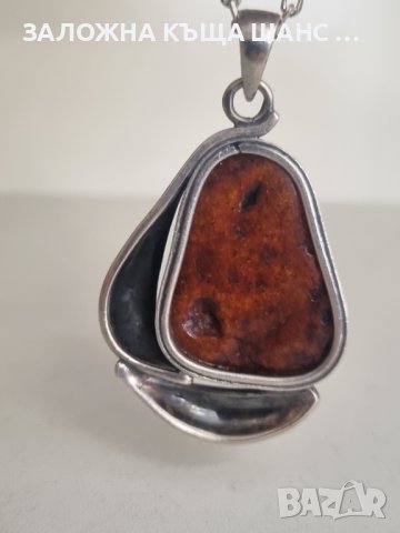 Масивен стар сребърен медальон 925 проба с натурален балтийски кехлибар в крушовидна форма ! , снимка 3 - Колиета, медальони, синджири - 41521271