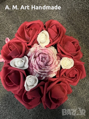 🌸 Ръчно изработена кашпа с вечни рози – Бебешко розово и Гланц, снимка 3 - Романтични подаръци - 53456006