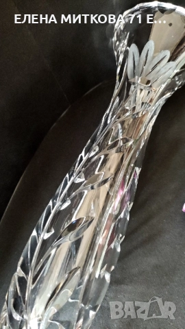 Висока кристална ваза с дълбока ръчна гравюра, снимка 2 - Вази - 51967518