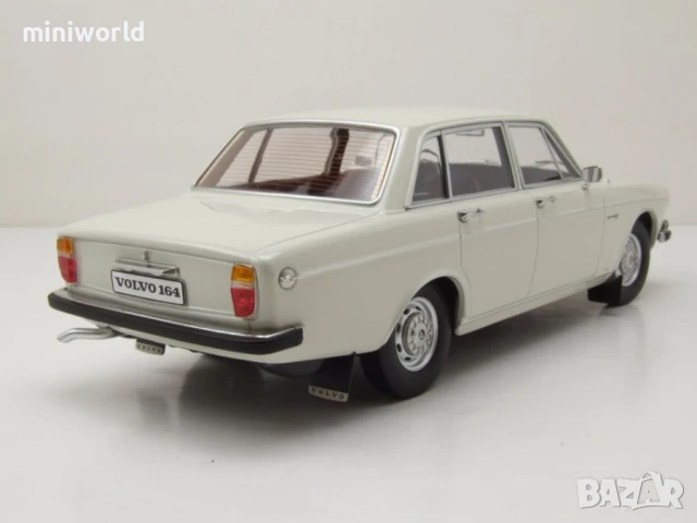 Volvo 164 1970 - мащаб 1:18 на Triple9 моделът е нов в кутия, снимка 2 - Колекции - 51025168