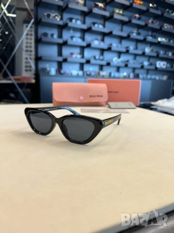 очила с калъф off white miu miu versace , снимка 4 - Слънчеви и диоптрични очила - 50580370