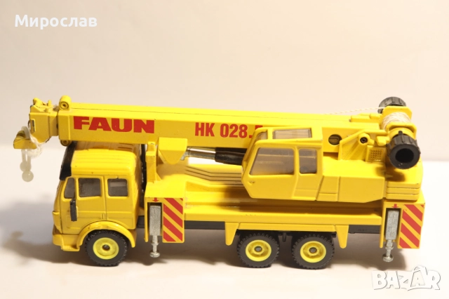 1/55 SIKU KAМИОН КРАН MERCEDES FAUN КОЛИЧКА МОДЕЛ, снимка 2 - Колекции - 52892930