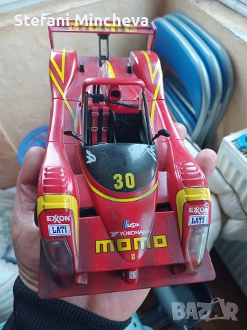 Ферари 333 със мащаб 1:18 на Хотуилс без зъбележка