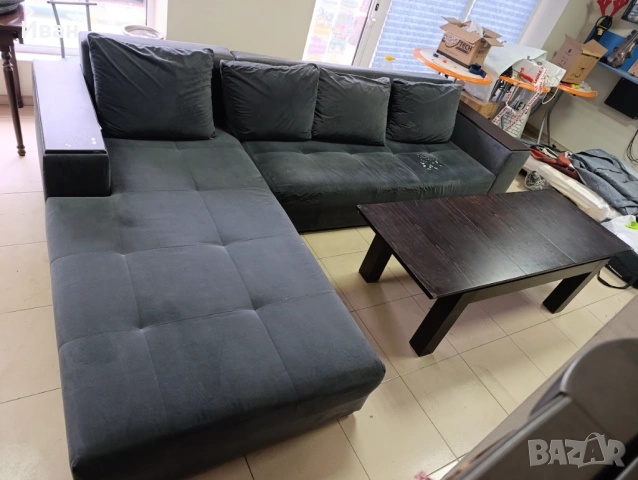 Продавам ъглов диван и разтегателна маса