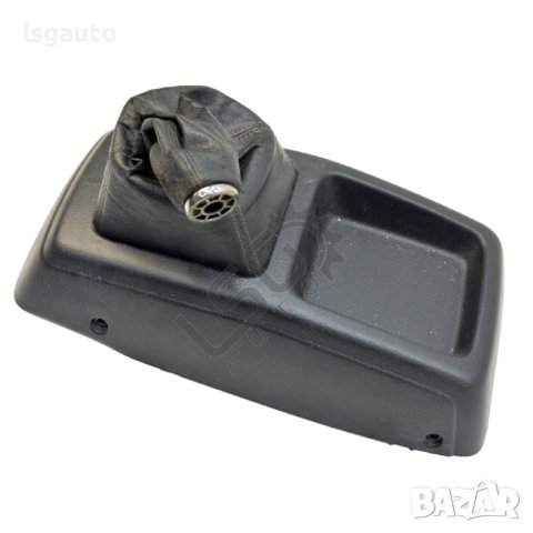 Конзола около скоростен лост Toyota Avensis Verso 2001-2009 ID:109958, снимка 2 - Части - 42011729