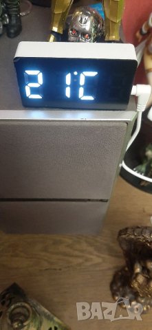 Компактен mini usb LED цифров часовник, снимка 2 - Стенни часовници - 40632223