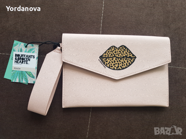 Bouffants And Broken Hearts - оригинална дамска чантичка, снимка 2 - Чанти - 36321650