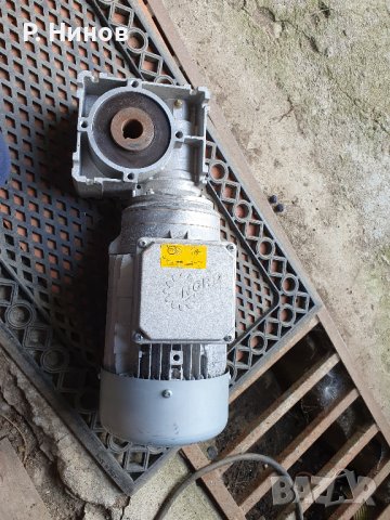 ел.двигател 1.5 kW с редуктор  200 оборота, снимка 1