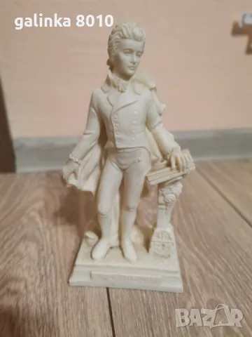 Стара масивна статуетка Моцарт