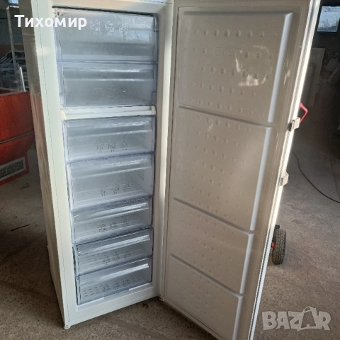 Вертикален фризер Beko, снимка 2 - Фризери - 52424475