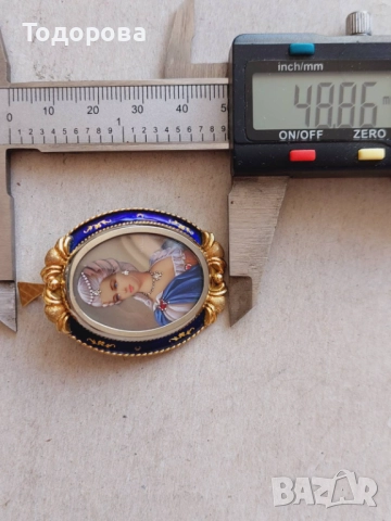 Уникално красив златен медальон злато 750 с емайл поставени три брилянта и два рубина, снимка 15 - Колиета, медальони, синджири - 52030486