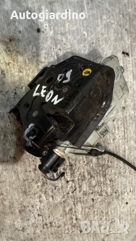 Брава за врата на Seat Leon 2009 - 1P0839015