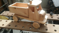 Дървено камионче играчка  изработено от френски дъб в