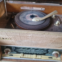 ретро радио Latvya(Латвия) с грамофон, снимка 1 - Антикварни и старинни предмети - 44728662