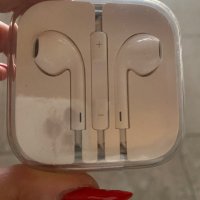 Оригинални Слушалки Apple EarPods с Lighting connector , снимка 2 - Слушалки, hands-free - 38827219