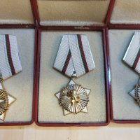 Комплект орден за гражданска доблест и заслуга, снимка 1 - Антикварни и старинни предмети - 44438495