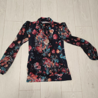 Продавам елегантна блуза с дълъг ръкав , снимка 1 - Блузи с дълъг ръкав и пуловери - 36303107
