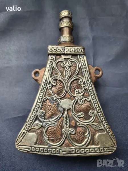 Стара бронзова барутница, снимка 1