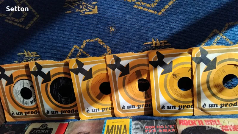 50бр малки грамофонни плочи, снимка 1