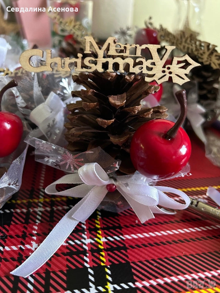 Коледна декорация - шишарка , снимка 1