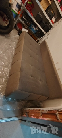 Капитониран диван Jysk 195x90 cm , снимка 5 - Дивани и мека мебел - 52512069