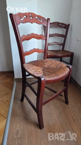 Два старинни дървени столове, папурна седалка , снимка 2 - Антикварни и старинни предмети - 53803169